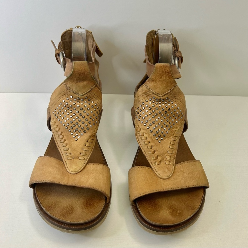 Miz Mooz Tessa Cognac Brown Leather Silver Stud Zip Back Gladiator Sandals Sz 9 - Picture 2 of 15